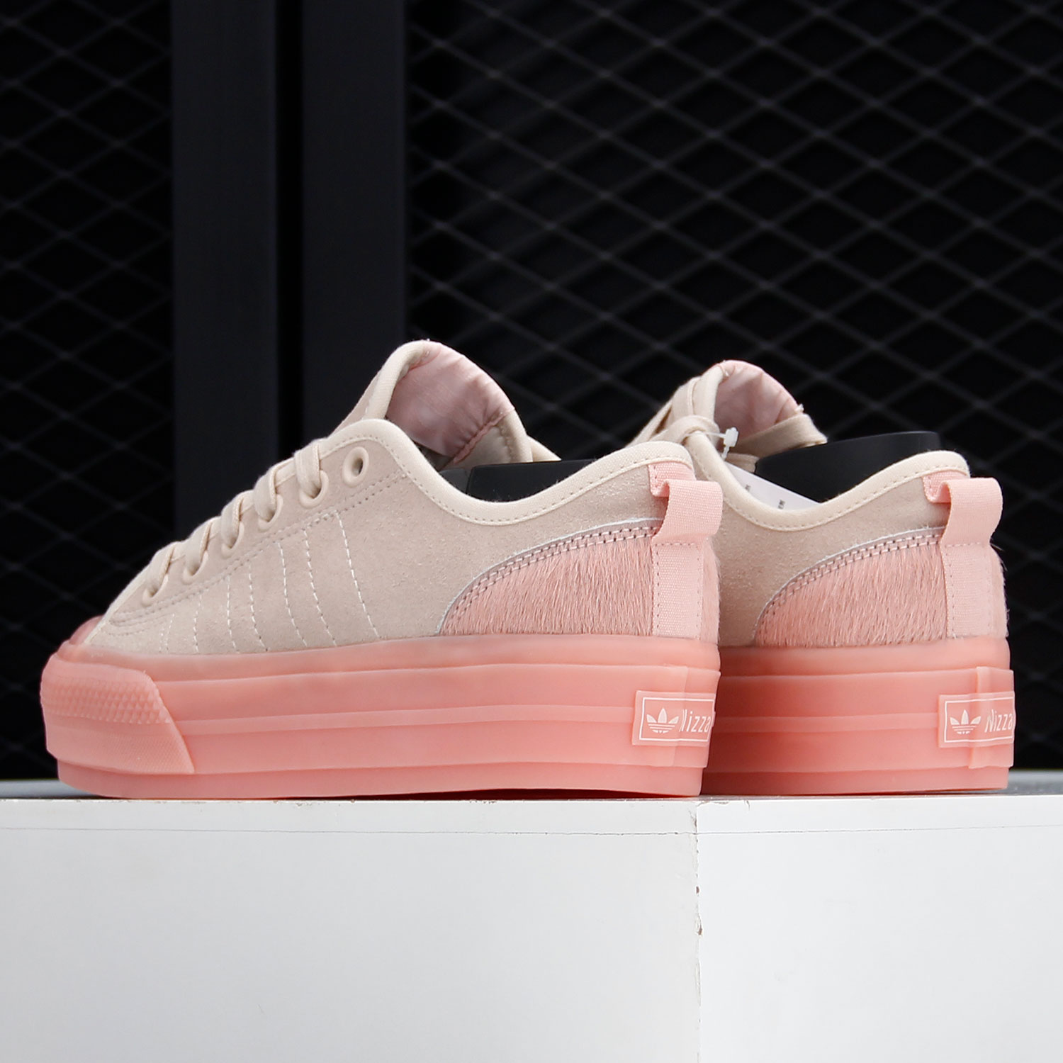 Adidas Genuine Originals Women - огляд і ціна Adidas Shoes Gazelle